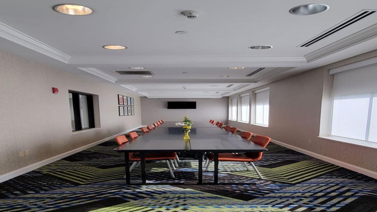 Express & By Ihg 2*