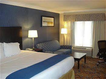 Hotel Express & By Ihg 2*