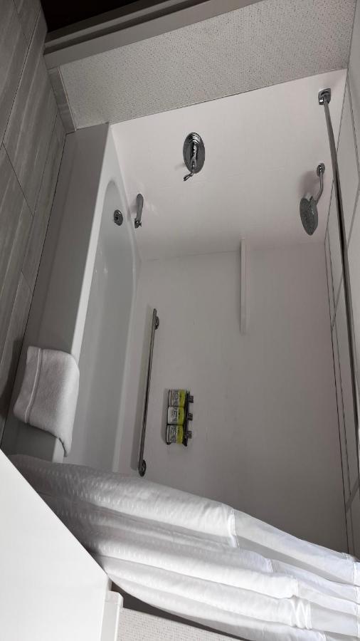 Hotel Express & By Ihg